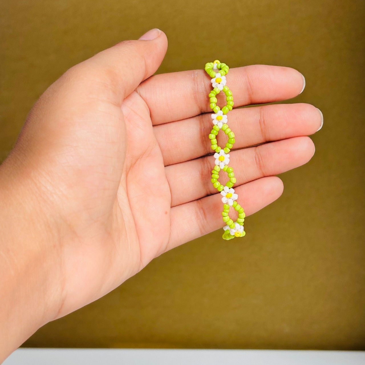 Daisy Green Looped Bracelet - Image 4