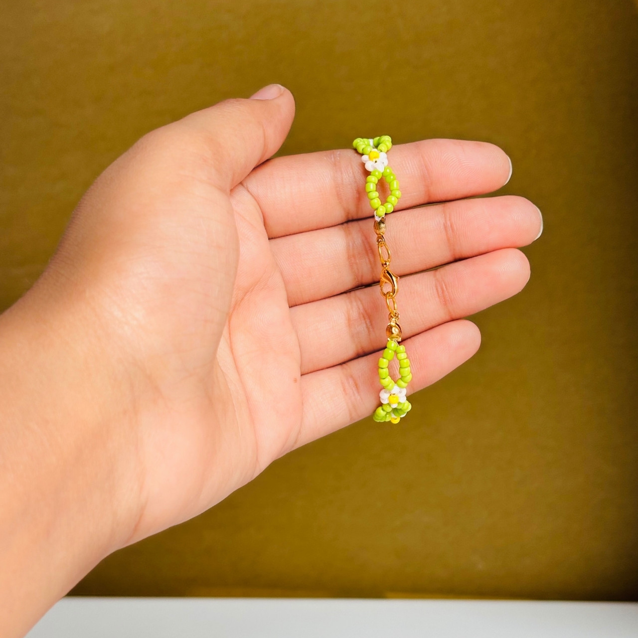 Daisy Green Looped Bracelet - Image 5